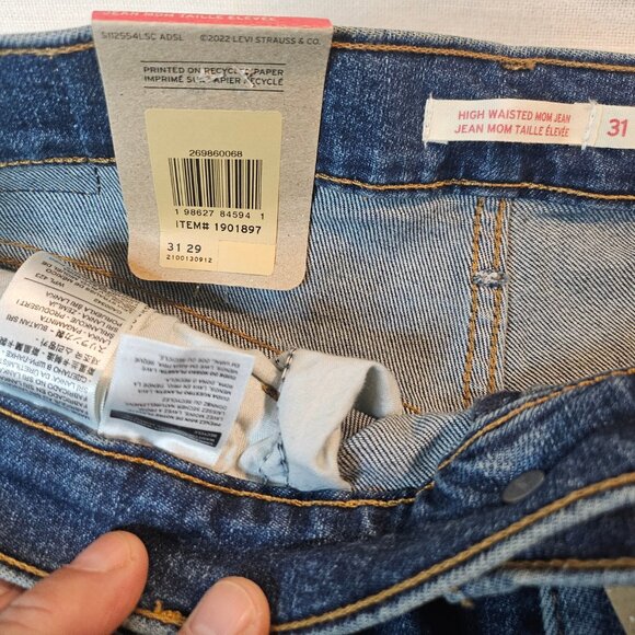 Levi's Women's High Waisted Mom Jeans - Size 31/29 - Picture 4 of 9